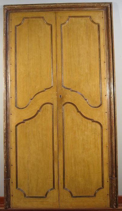 Porta com moldura