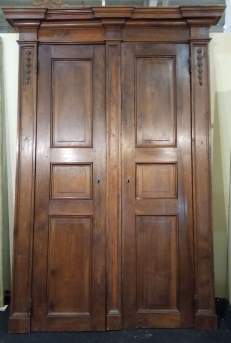 armoire intégrée en noyer
    