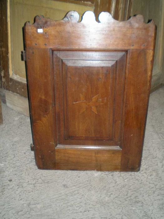 Porta com incrustações