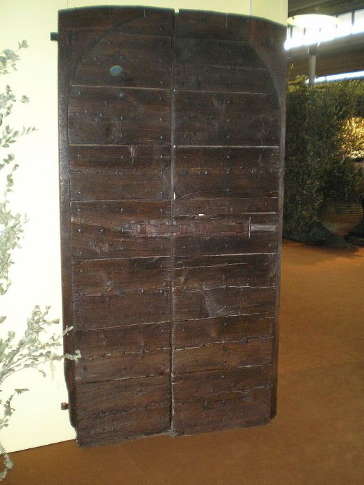 Rounded chestnut door