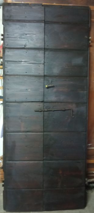 Pequena porta de 2 folhas