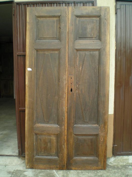 Porta em nogueira piemontesa
