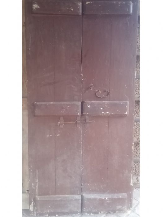 door with 2 doors
    