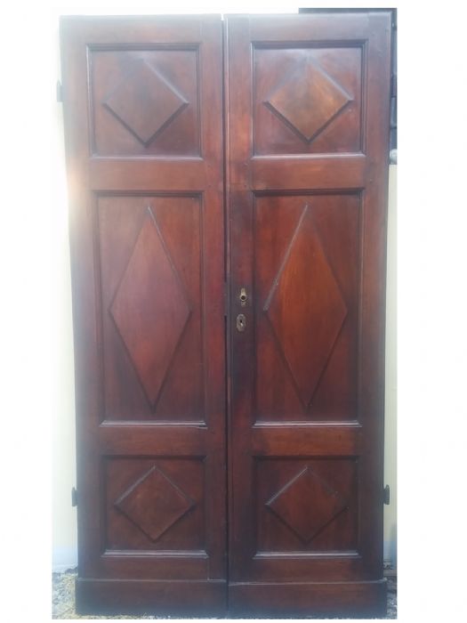 door in walnut
    