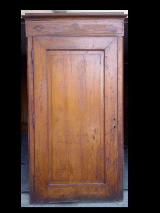 1 hinged door