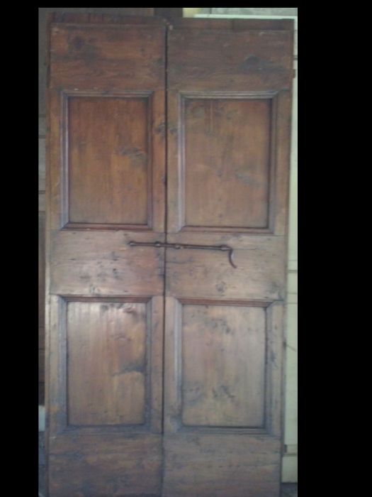 door with 2 doors