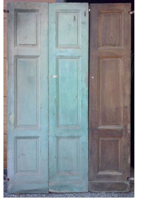 door with 3 doors