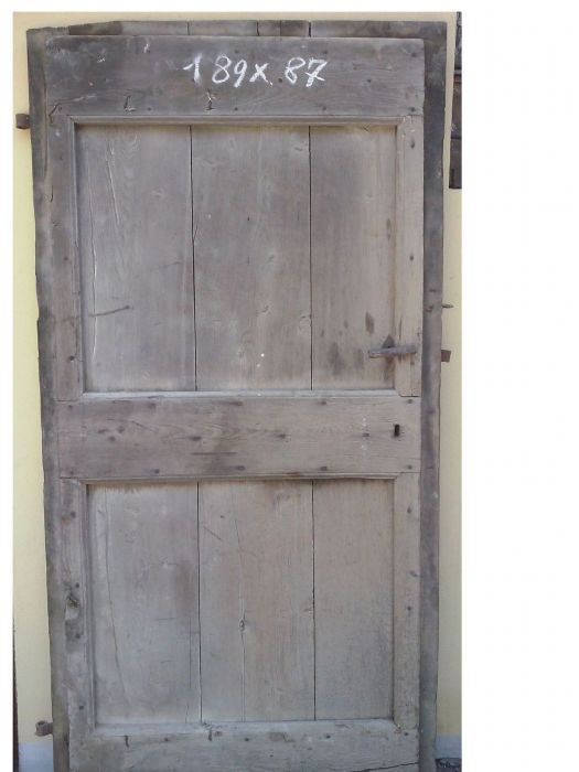 1 hinged door