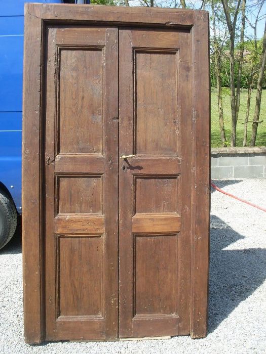Porta com moldura