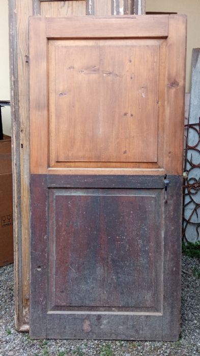 1 door door
    