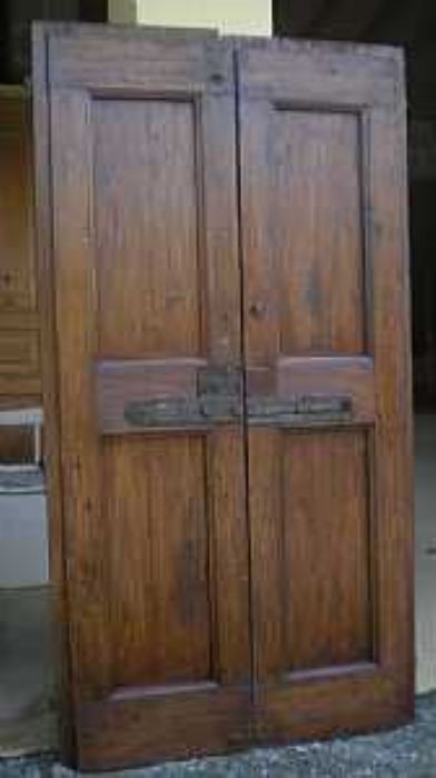 porta de duas folhas em álamo