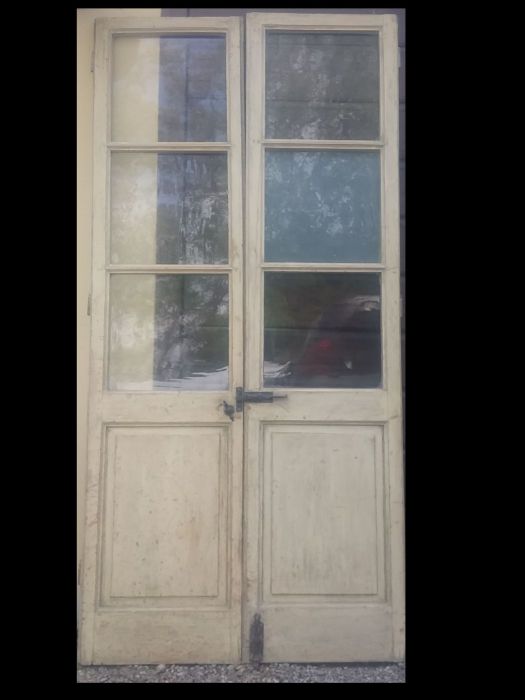 стеклянная дверь
    